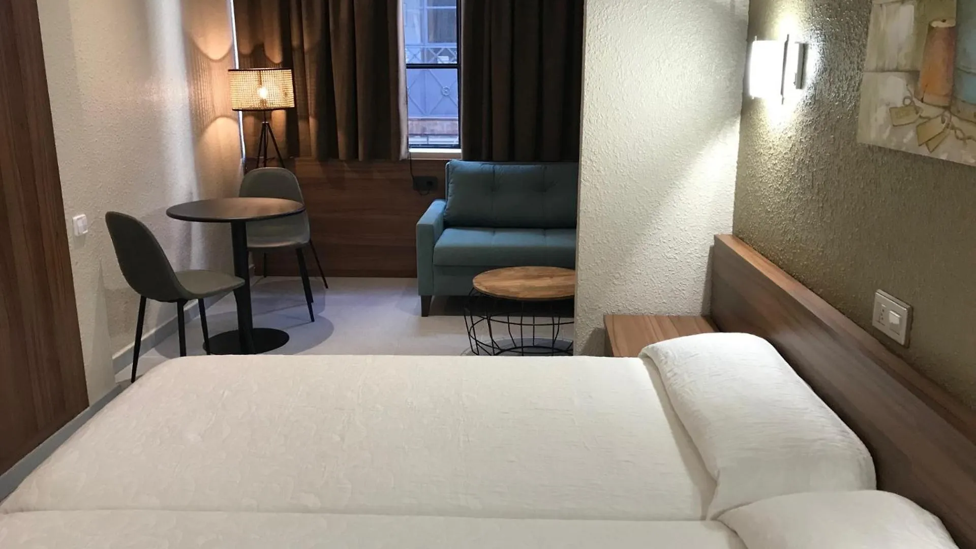 Pension Iznajar Barcelona 2*,