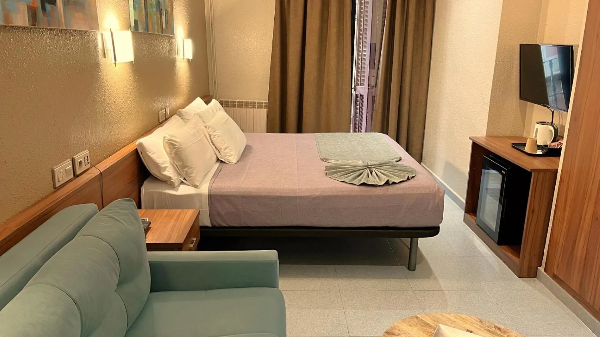 Pension Iznajar Barcelona 2*,  Španělsko