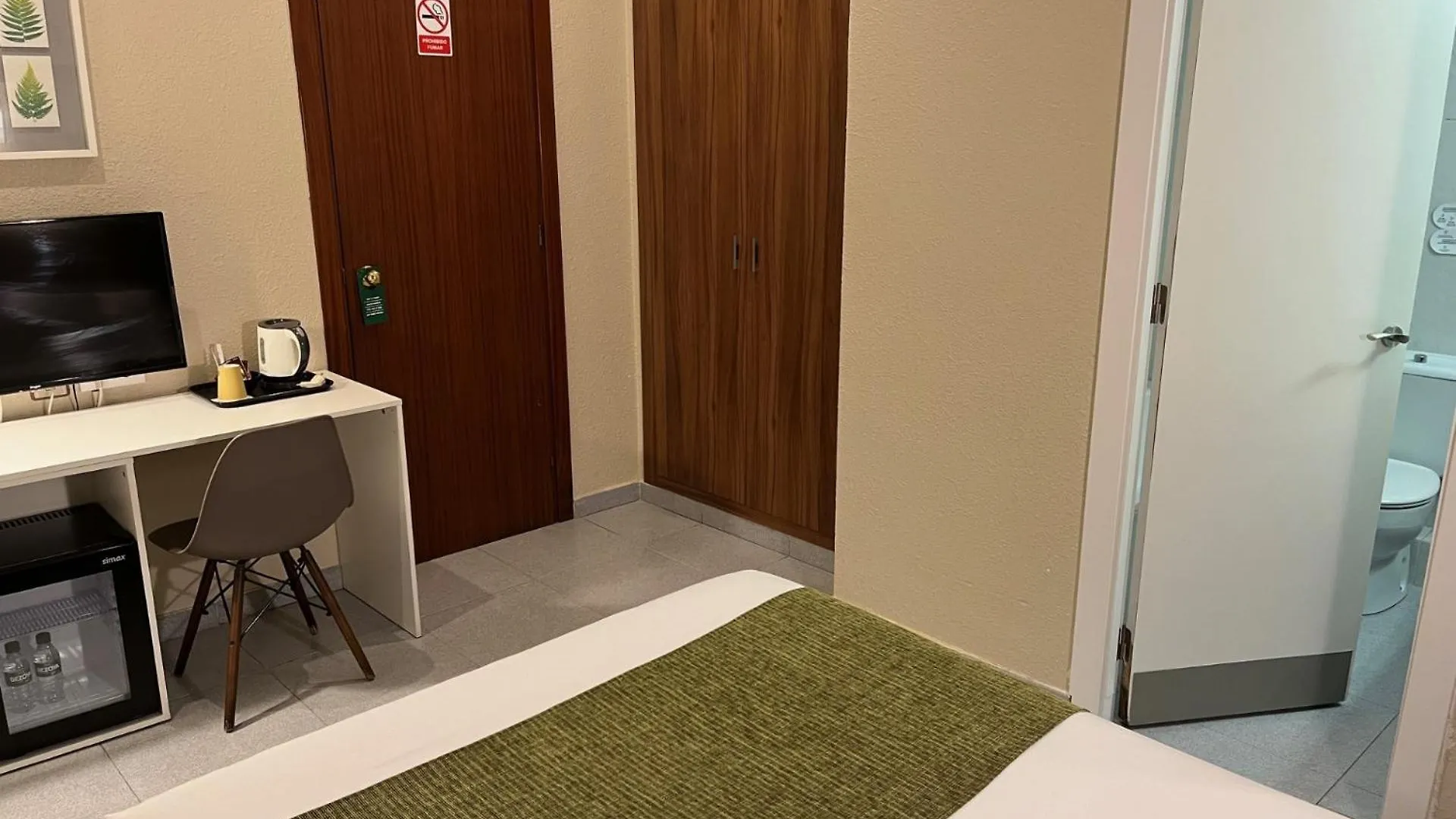 Pension Iznajar Barcelona 2*,