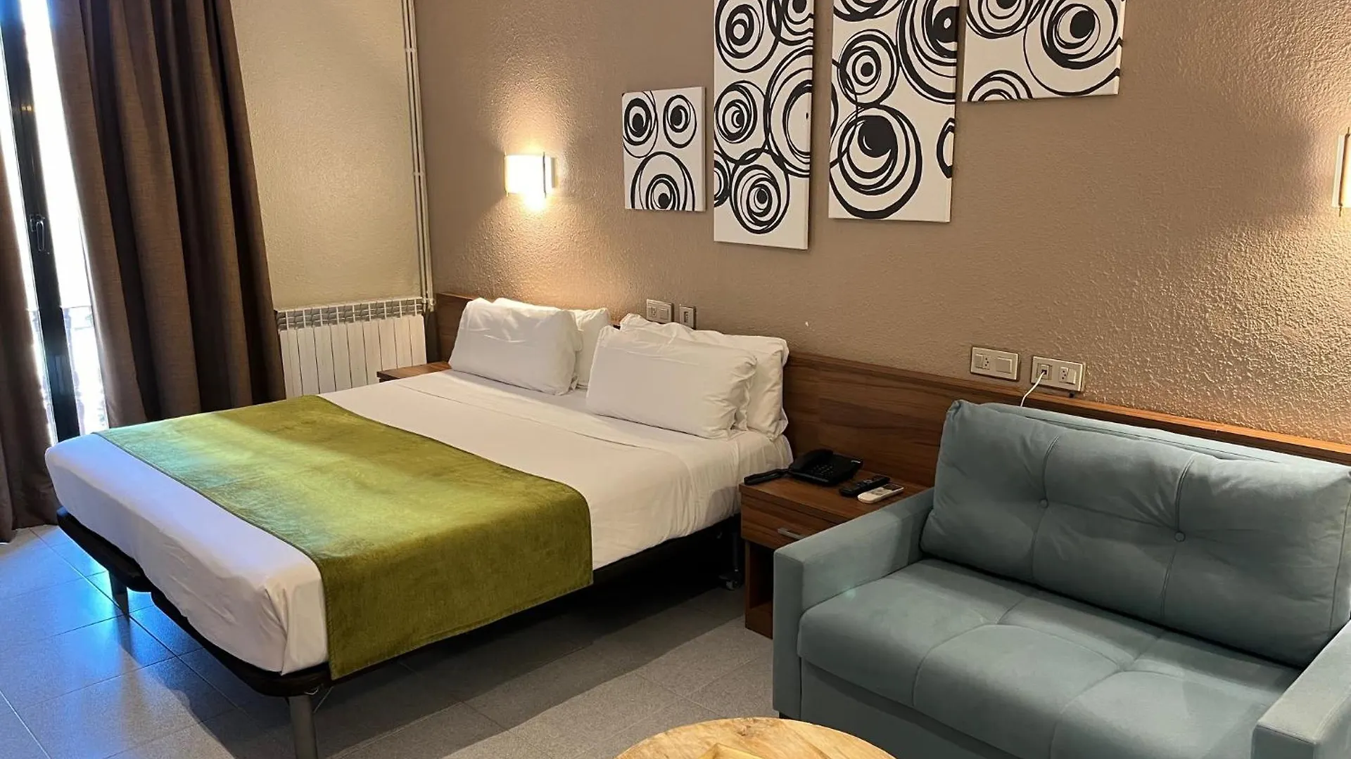 Pension Iznajar Barcelona 2*,  Spain